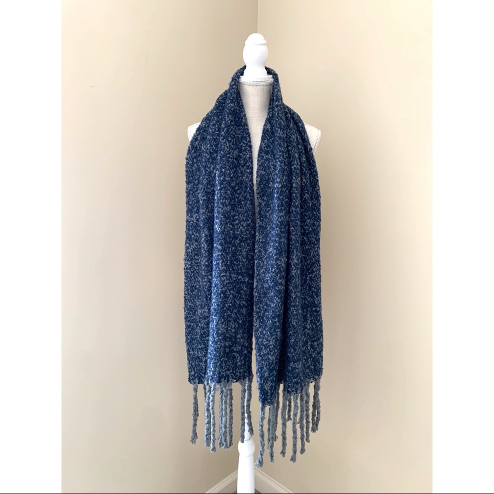 Chunky Knit Plush Blue Boutique Scarf